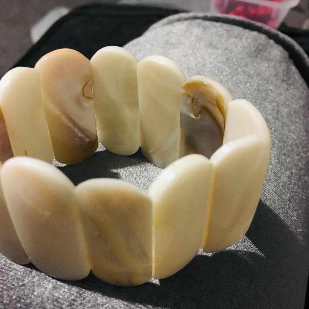Bracelets - Picture 2 of 7